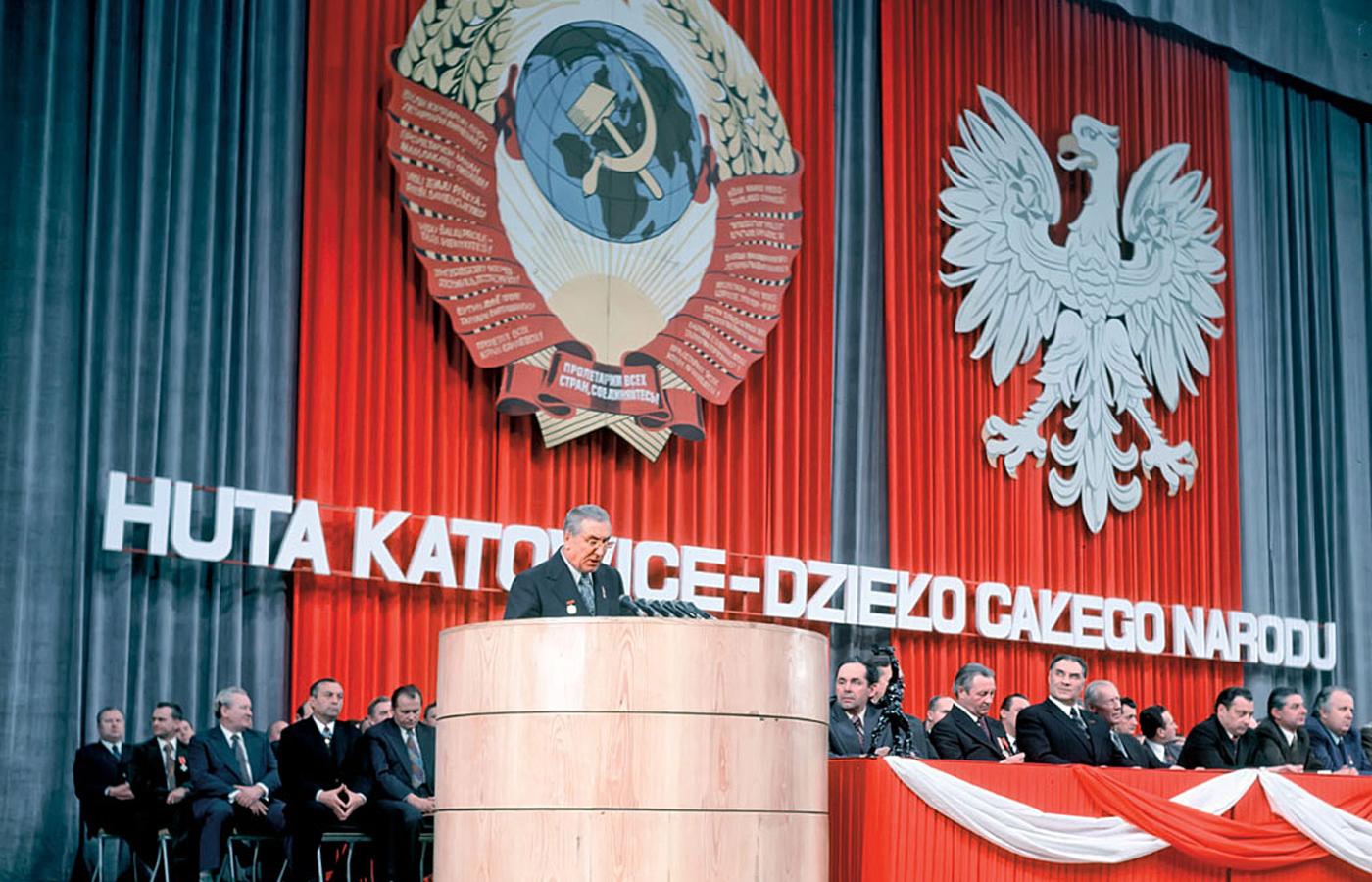 Edward Gierek przemawia podczas uroczystego otwarcia Huty Katowice, grudzień 1976 r.