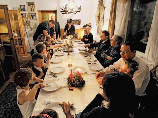 Jak wysiedzieć przy świątecznym stole?