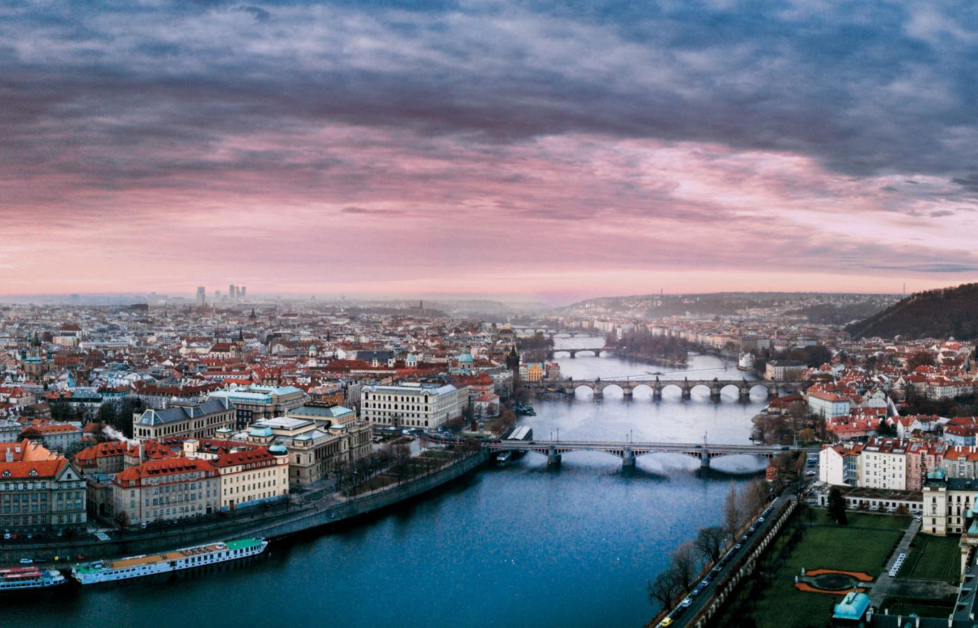 Praga jako Warszawa, fotografia użyta w kampanii amerykańskiej agencji White House Writes Group zamówionej przez Polską Fundację Narodową.