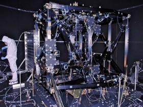 Zintegrowany Moduł Instrumentów Naukowych (ISIM). Budowany i testowany dla następcy Hubblea - teleskopu kosmicznego James Webb Space Telescope. Moduł pomieści większość aparatury badawczej teleskopu. Musi wytrzymać temperaturę minus 250 stopni Celsjusza.