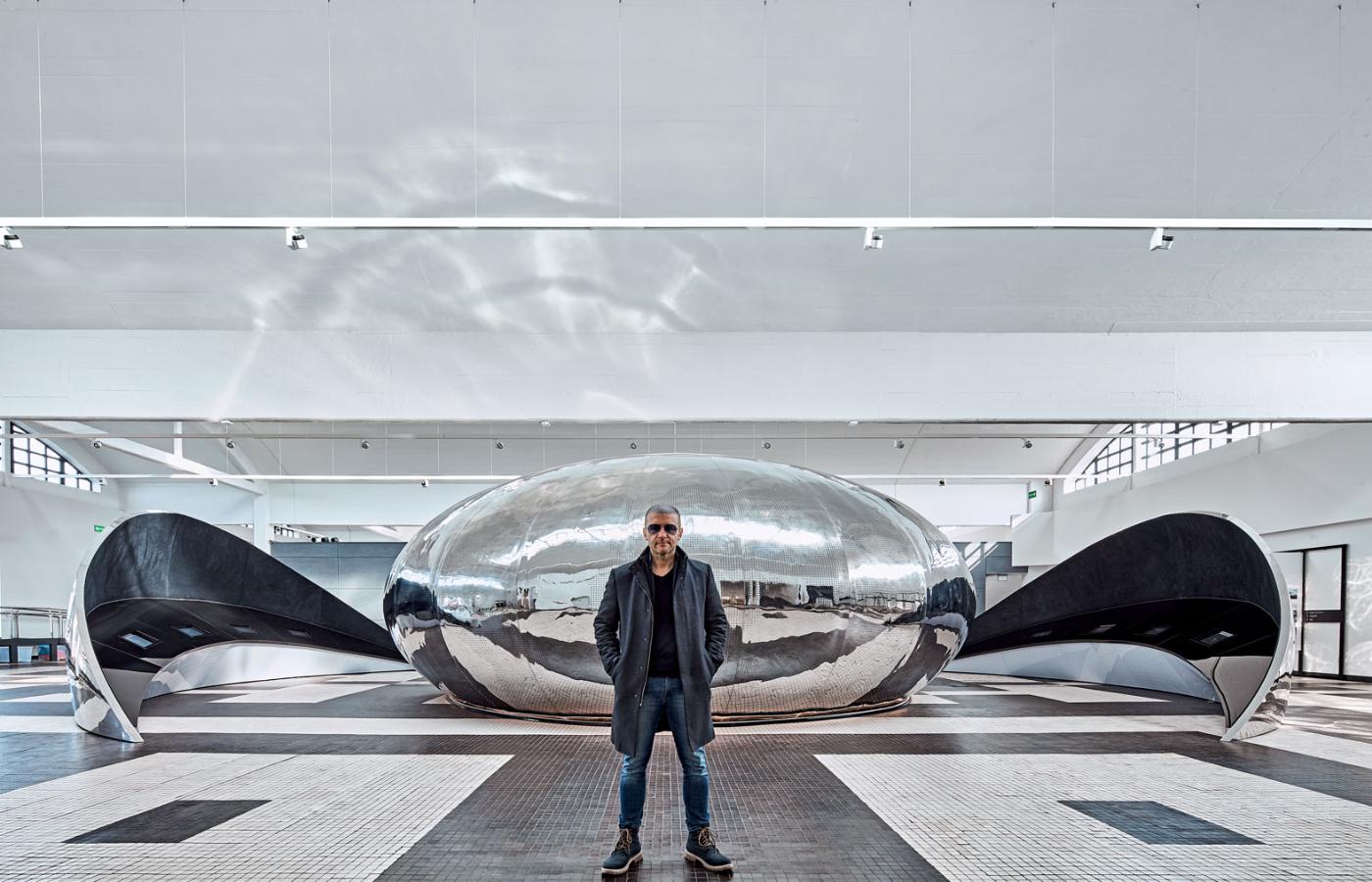 Dworzec Morski z 1933 r. zrewitalizowano wzorowo – tutaj udało się połączyć nowe ze starym i nie zepsuć wysokiej klasy obiektu z międzywojnia – mówi Konieczny. Wrażenie zrobiła na architekcie nowoczesna ekspozycja mieszczącego się tam Muzeum Emigracji.