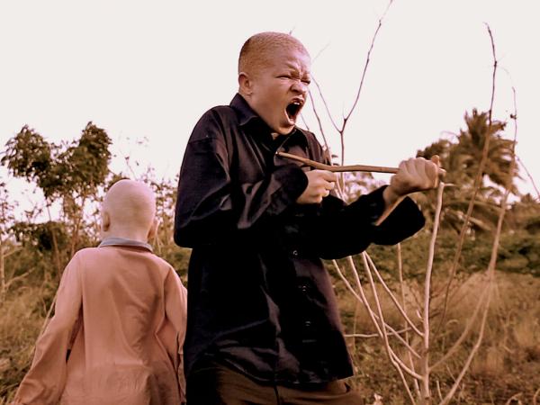 W głównej roli Hamisi Bazili