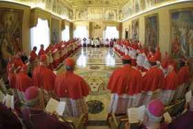'Tusk pokazał, jak wyobraża sobie prawa biskupów: albo akceptacja dla władzy, albo kara i utrata stanu posiadania.'