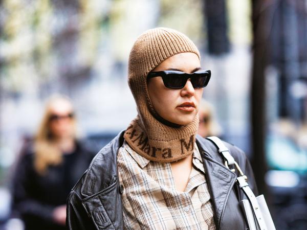 Balaclavę, zwaną monkey cap (czapka małpka), noszą od dawna żołnierze, chuligani i terroryści.