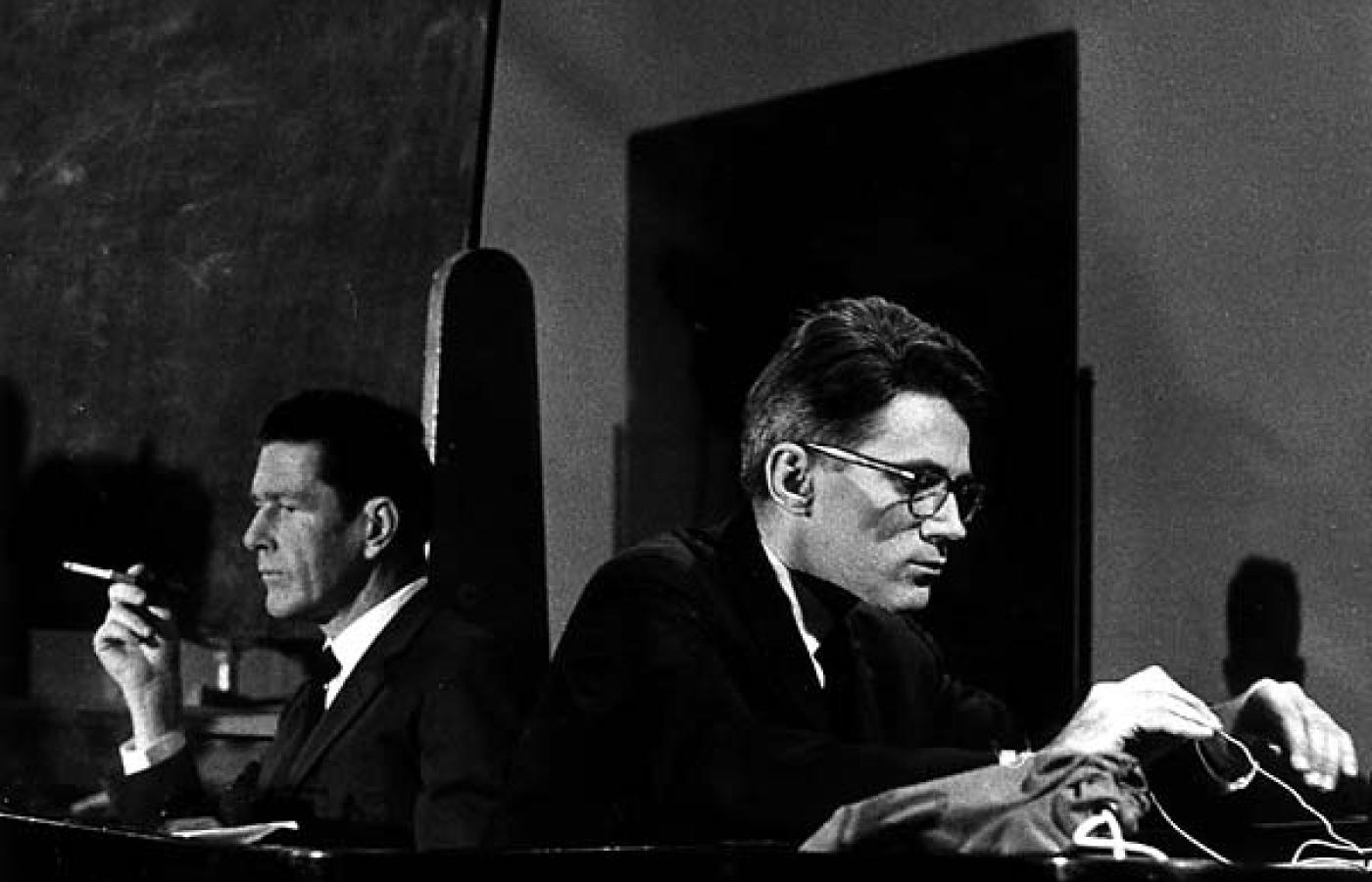Na zdjęciu John Cage, jeden z rzeczywistych pionierów minimalizmu w muzyce (po lewej), z pianistą Davidem Tudorem (lata 60.). © Harry Croner, ullstein bild, BE&W