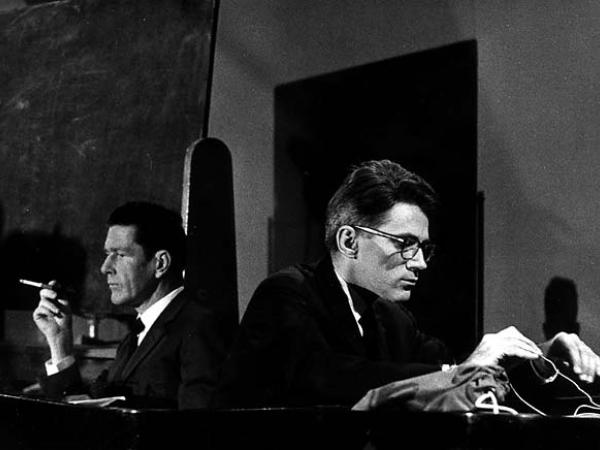 Na zdjęciu John Cage, jeden z rzeczywistych pionierów minimalizmu w muzyce (po lewej), z pianistą Davidem Tudorem (lata 60.). &copy; Harry Croner, ullstein bild, BE&W