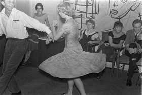 Jeden z symboli zmian w życiu po roku 1956, klub studentów Hybrydy, gdzie panowały jazz oraz rock-n-roll.