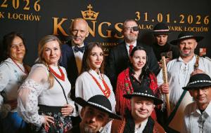 Gospodarz i goście kongresu. Grzegorz Braun,
Janusz Korwin-Mikke i ich góralscy sympatycy