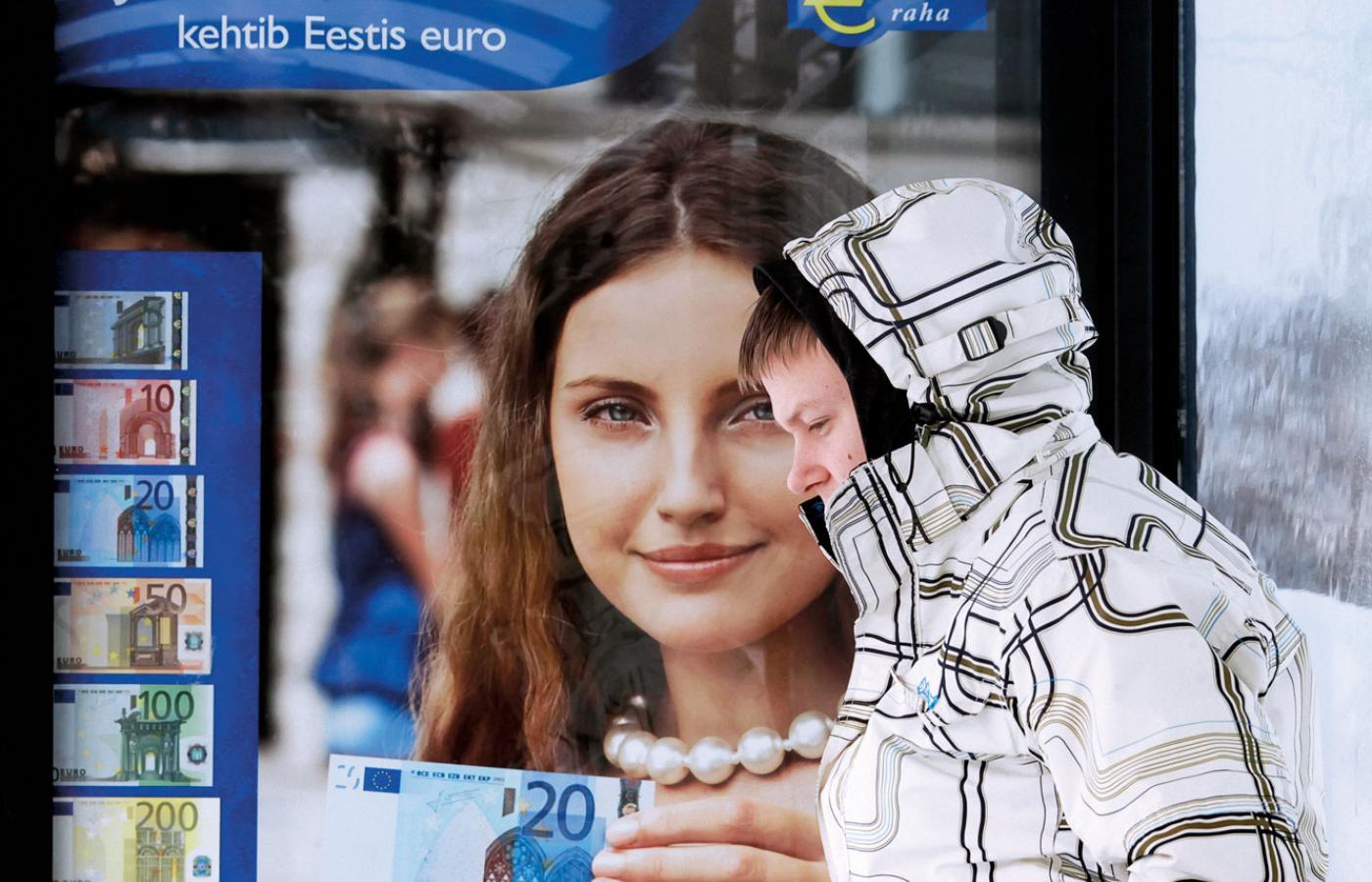 Przyjmując euro Estonia wystapiła z klubu państw bałtyckich.