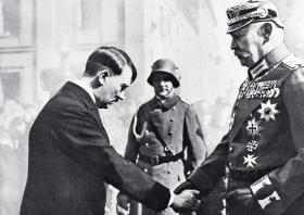 Prezydent Republiki Weimarskiej Paul von Hindenburg i Adolf Hitler, 1933 r.