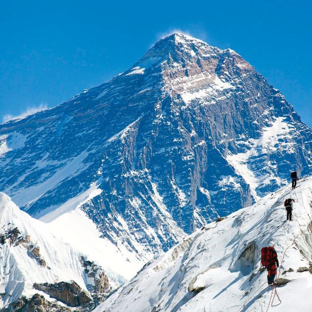 Mount Everest – widok na południowo-zachodnią ścianę, po raz pierwszy zdobytą w 1975 r.