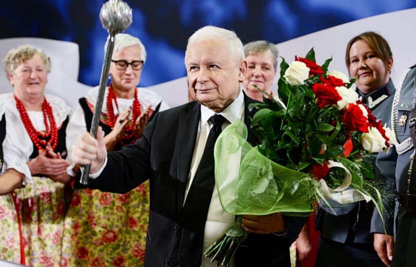 Jarosław Kaczyński objeżdża polskie gminy.