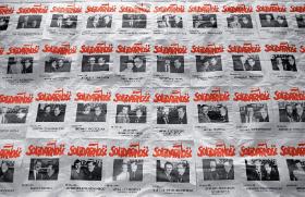 Plakaty wyborcze ze zdjęciami z Lechem w Ogólnopolskim Biurze Wyborczym „Solidarność” w Warszawie przy ul. Fredry 6.