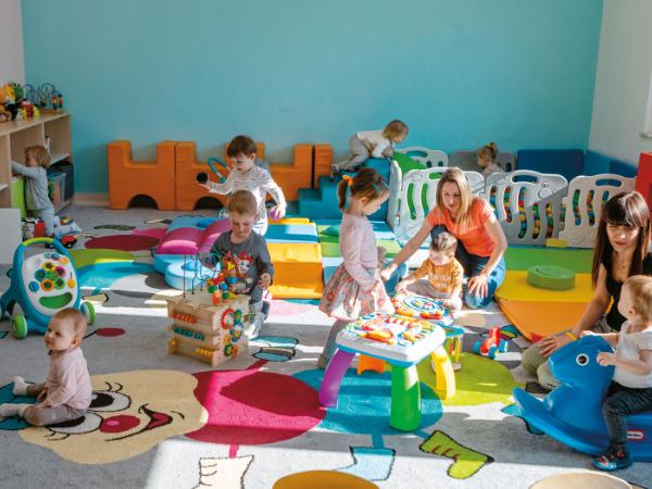 Opieka nad dziećmi w żłobku