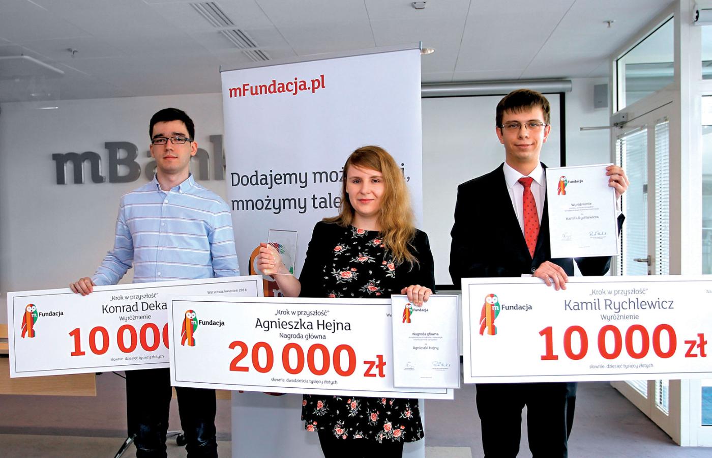 Laureaci konkursu od lewej: Konrad Deka, Agnieszka Hejna i Kamil Rychlewicz.