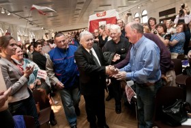 Jarosław Kaczyński w historycznej Sali BHP gdańskiej stoczni witany był tak, jakby to on 31 lat wcześniej podpisywał Porozumienia Sierpniowe.