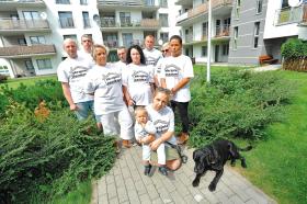 Przedstawiciele 100 rodzin z podwarszawskich Ząbek – ofiary firmy Mac-Plast. Zapłacili za mieszkania, które deweloper zastawił pod własne długi. Teraz walczą o to, aby ich nie spłacać.