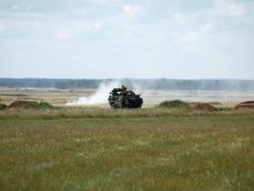 Siły przeciwnika zaskoczyły sojuszniczą czatę. Brytyjski pododdział rozpoznawczy musiał się wycofać ze swoich pozycji.