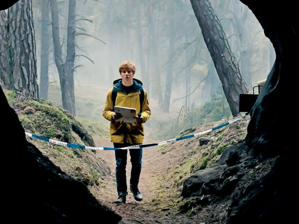 Louis Hofmann jako Jonas Kahnwald w obliczu tajemnicy