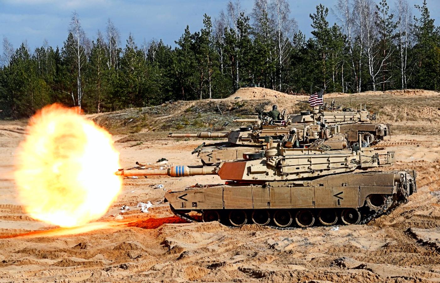 Amerykańskie czołgi Abrams podczas ćwiczeń „Crystal Arrow” w 2021 r.