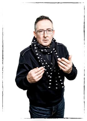 „W PiS o wiele większe niepokoje budzi KOD niż partie opozycyjne. Bo opozycja w parlamencie ma do wykonania swoją klasyczną opozycyjną, rzemieślniczą robotę: sprzeciwiać się złym pomysłom, głosować i być przegłosowywanym”.