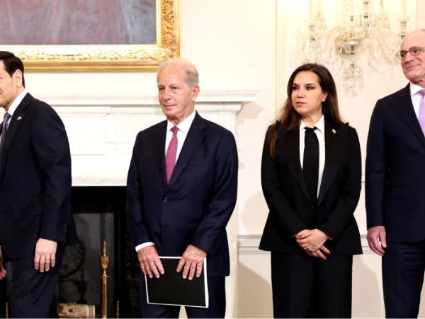 Od lewej: sekretarz stanu USA Marco Rubio, ambasador USA w Libanie Michel Issa, ambasador Libanu w USA Nada Hamadeh Moawad i ambasador Izraela w USA Yechiel Leiter. Waszyngton, 14 kwietnia 2026 r.