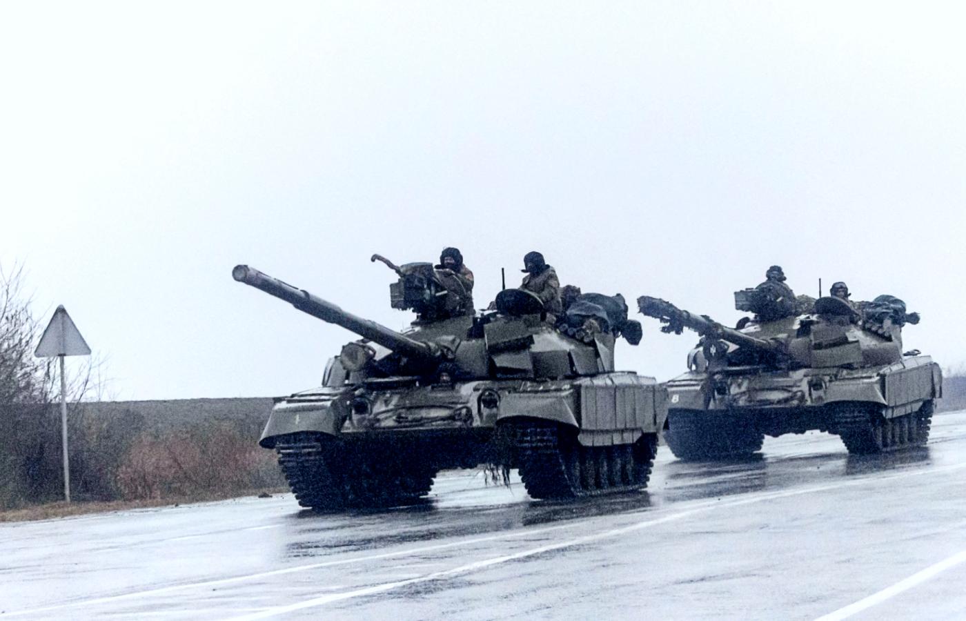 Ukraińskie czołgi na przedmieściach Mariupola