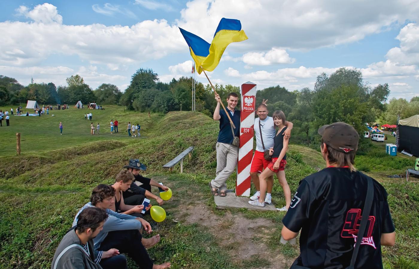 Europejskie Dni Dobrosąsiedztwa, młodzi Ukraińcy na wyspie na Bugu pomiędzy Kryłowem (gm. Mircze, woj. lubelskie) a Krzeczowem (rejon iwanicki obwodu wołyńskiego), 21 sierpnia 2010 r.