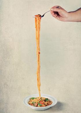 „Pasta” szturmem wchodzi do rodzimego języka kulinariów.