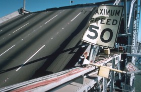 Trzęsienia ziemi, tsunami, pożary - różni naukowcy rozwijali różne scenariusze końca świata.