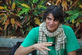 Rehbu urodził się w Auroville.