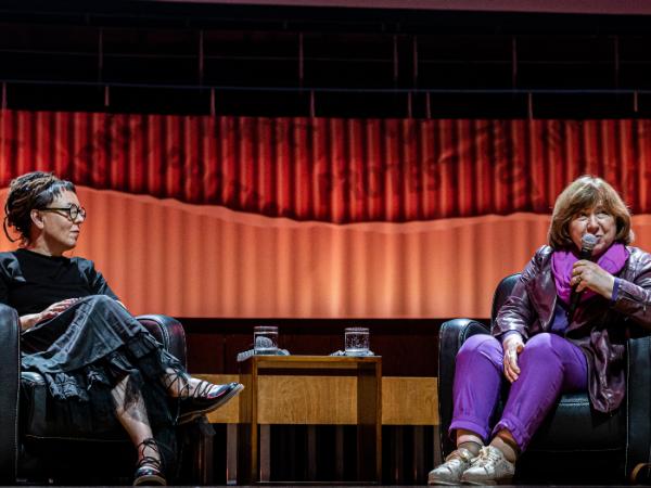 Spotkanie noblistek – Olgi Tokarczuk i Swietłany Aleksijewicz – we Wrocławiu. 15 lipca 2020 r.