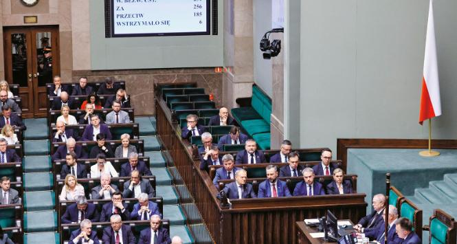 Sejm zdejmuje immunitet Zbigniewowi Ziobrze.