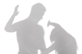 Blisko 86 tys. osób rocznie stosuje przemoc fizyczną, psychiczną czy ekonomiczną, a bywa, że wszystkie razem.