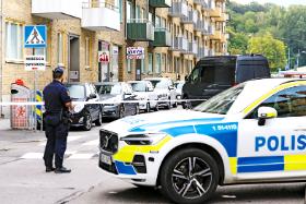 Göteborg: policja zabezpiecza miejsce po eksplozji. Szwecja zajmuje dziś pierwsze miejsce w europejskim rankingu zamachów bombowych.