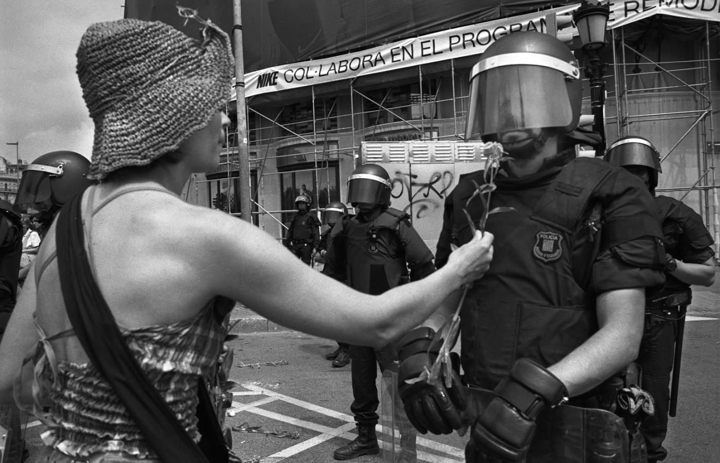 Ruch Oburzonych, który zaistniał na placu del Sol w Madrycie, szybko rozprzestrzenił się na inne miasta Hiszpanii. Na fot. Barcelona.