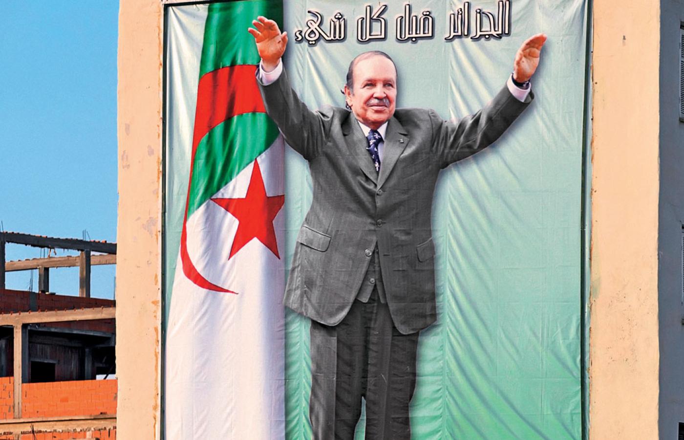 Prezydent Abdelaziz Buteflika na banerze w Ghardai. W czasie kampanii wyborczej był kandydatem widmo, teraz też go praktycznie nie widać.