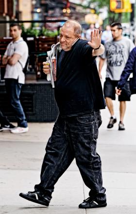 Opowieści o Weinsteinie krążyły nie tylko między kobietami. Wiedzieli i inni producenci.