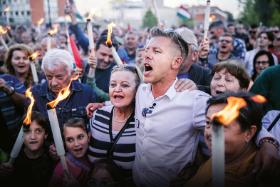 Péter Magyar wśród swoich zwolenników w Tatabanyi