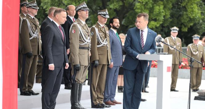 Pl. Piłsudskiego w Warszawie, lipiec 2021 r. Prezydent Andrzej Duda, gen. Tomasz Piotrowski, gen. Rajmund Andrzejczak i szef MON Mariusz Błaszczak.