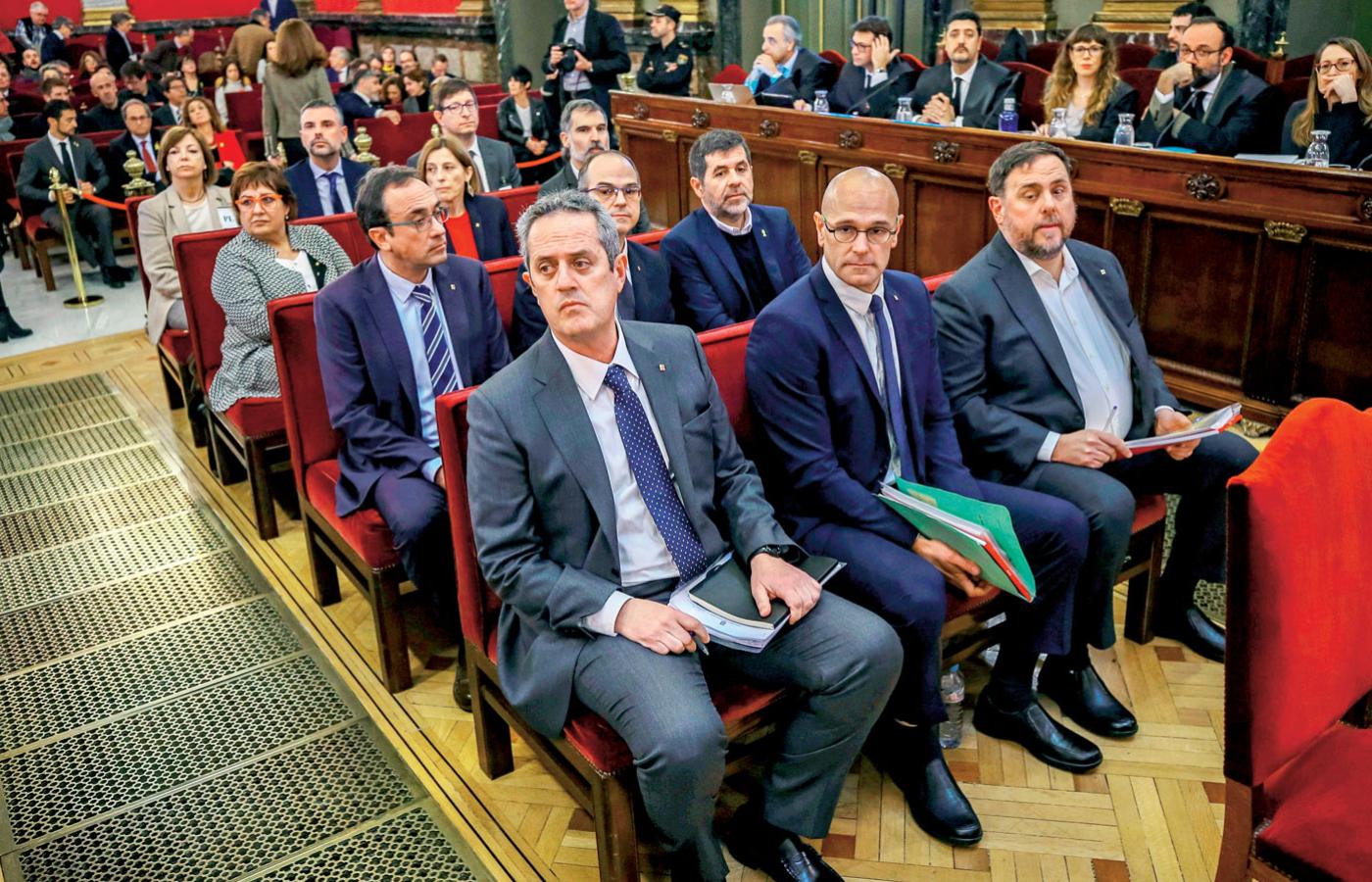 Członkowie zdymisjonowanych władz Katalonii przed Sądem Najwyższym w Madrycie.