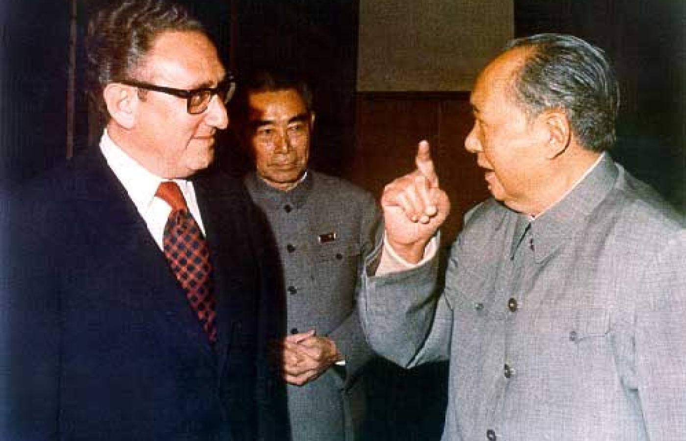 Najbardziej krytykowany laureat Pokojowej Nagrody Nobla Henry Kissinger. Na zdjęciu z Mao Zedongiem. Fot. Wikipedia