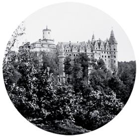 Zdjęcia Hardouina dokumentowały też przebudowę Książa, ok. 1912 r.