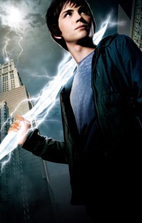 Percy Jackson, bohater 5-tomowej serii Ricka Riordana, dostał drugą szansę. Po „Złodzieju pioruna” na rok 2013 szykowany jest kolejny film.