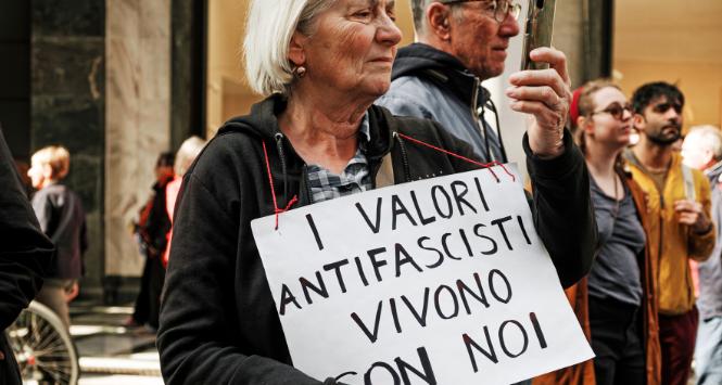 „Wartości antyfaszystowskie żyją z nami” – hasło z demonstracji z okazji Dnia Wyzwolenia Narodowego. Włochy, 25 kwietnia 2023 r.