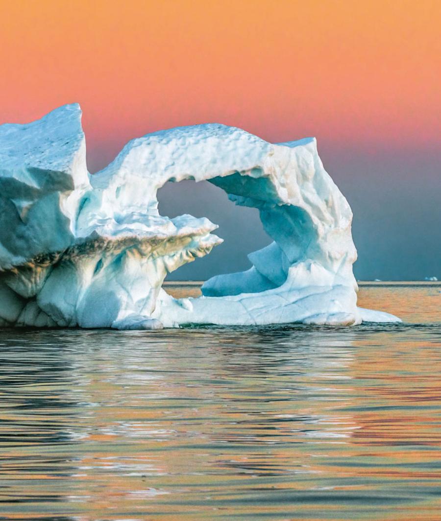 Zatoka Disko w zachodniej Grenlandii. Unoszące się w niej góry lodowe pochodzą od szybko kurczącego się wielkiego lodowca Jakobshavn.