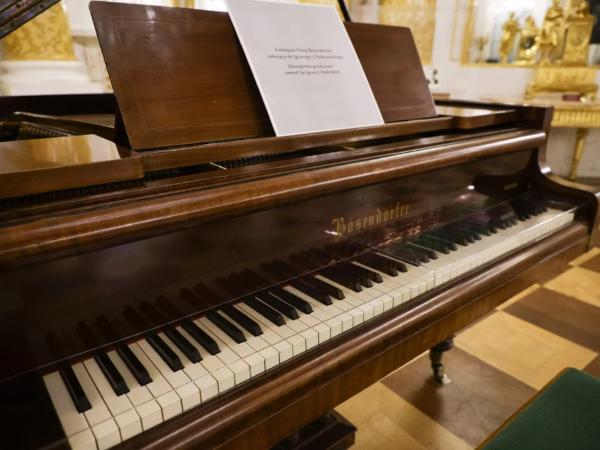 Ignacy Paderewski nigdy nie miał okazji zbliżyć się do tego fortepianu.