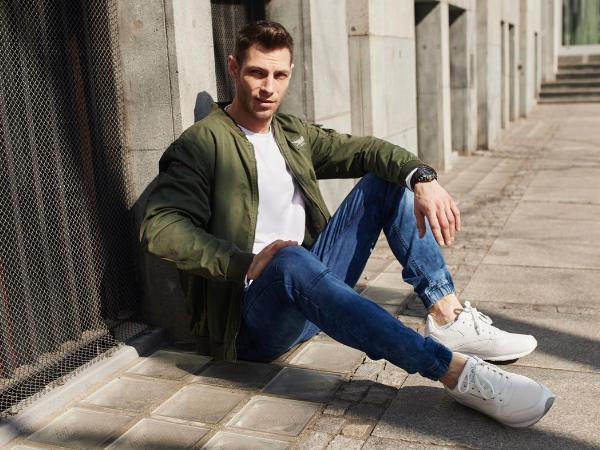 Joggery męskie, czyli najlepsze długie spodnie na lato. Podpowiadamy, jaki model wybrać na ten sezon