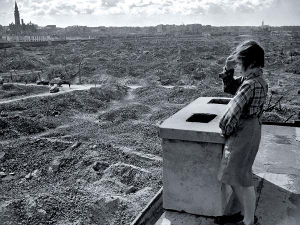Zdjęcie dziewczynki zrobił amerykański fotograf Reginald Kenny.