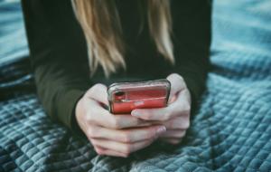 Ponad połowa ankietowanych nastolatków przyznała, że stworzyła lub otrzymała przynajmniej jeden obraz wykreowany przy użyciu programu do nudyfikacji.